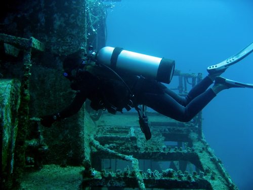 wreck diver